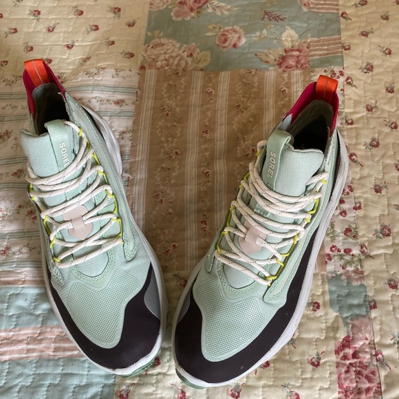 Sorel Woman’s Kinetic Breakthru Venture Mid-Boot Waterproof-Mint-Size 8 - Picture 5 of 13